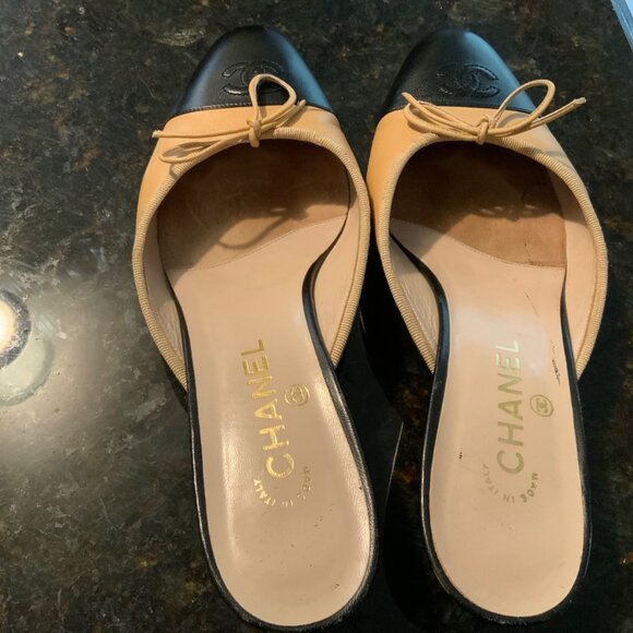 Chanel Black Leather Beige CC Logo Tap Mules Kitten Heels - Picture 2 of 7
